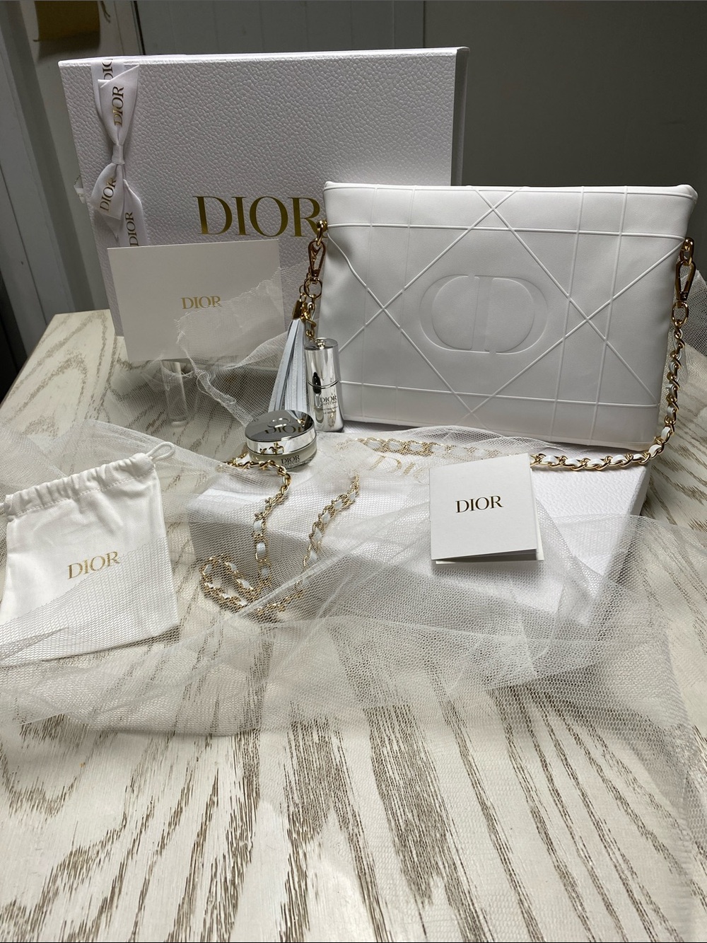 Dior Limited Edition White Quilted Faux Leather Pouch - Picture 4 of 16
